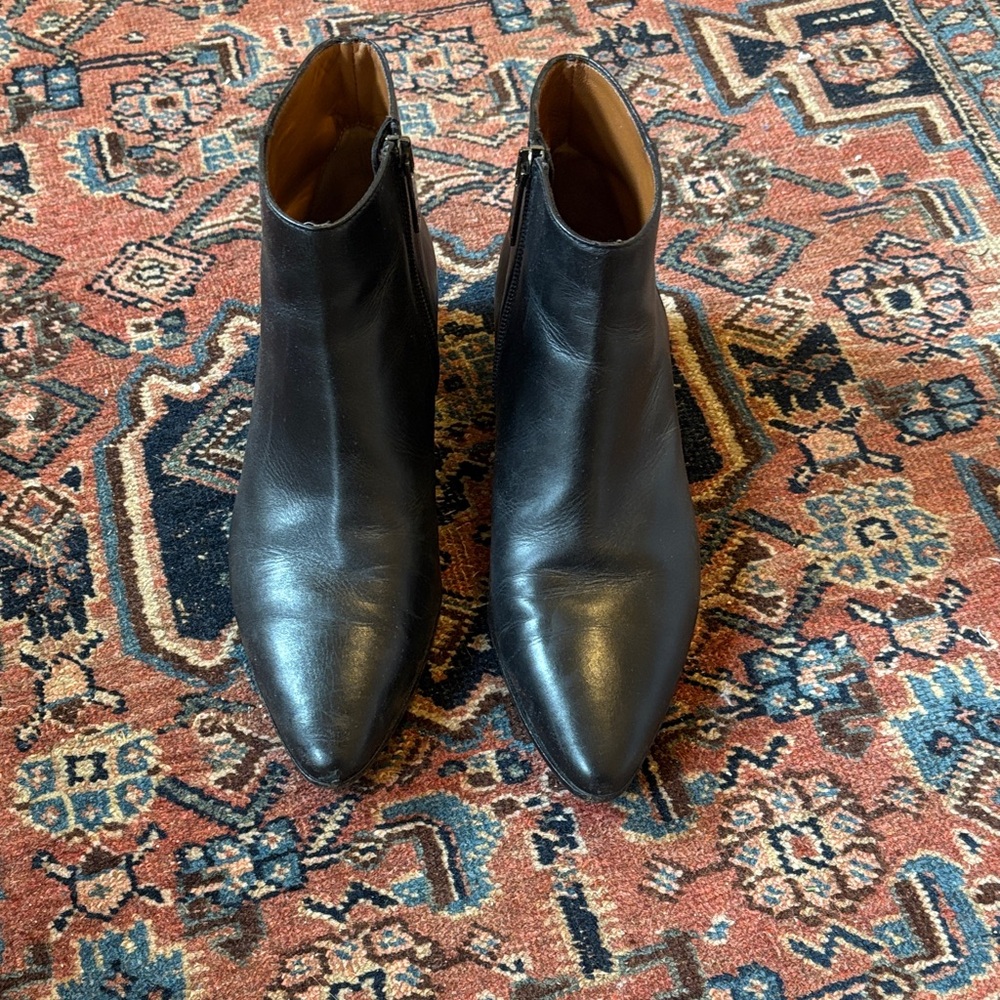 Aquatalia Black Leather Pointed-Toe Ankle Booties